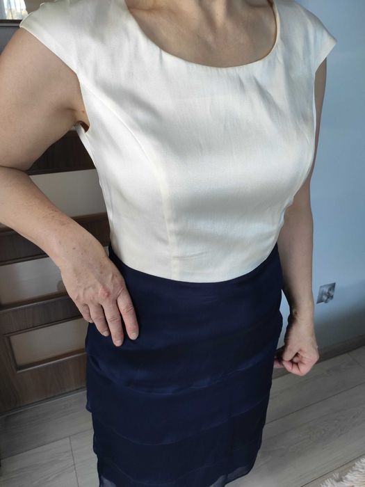 Granatowa ecru koktajlowa sukienka