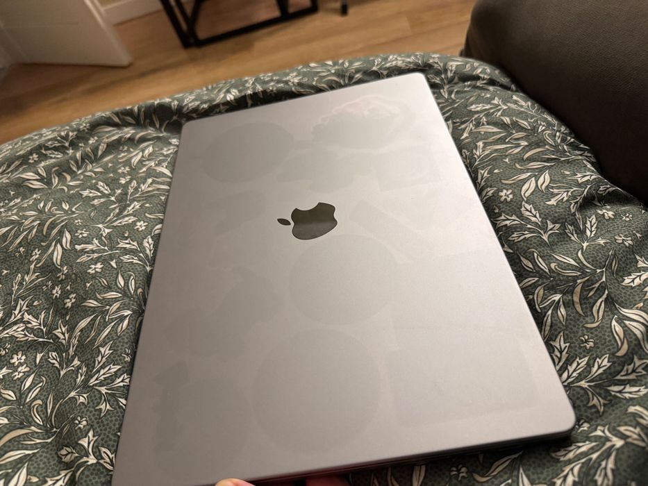 MacBook Pro 16” (2021) M1 Pro / 32 GB RAM / 512 GB SSD / US Keyboard