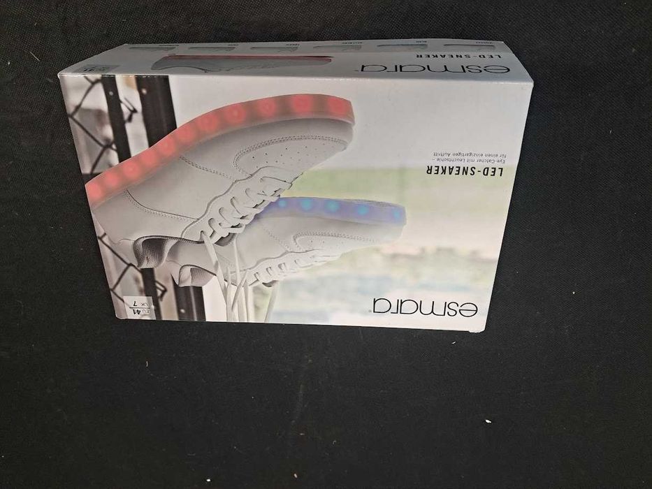 Buty białe Esmara rozmiar EUR 41  UK 7 EKO skóra