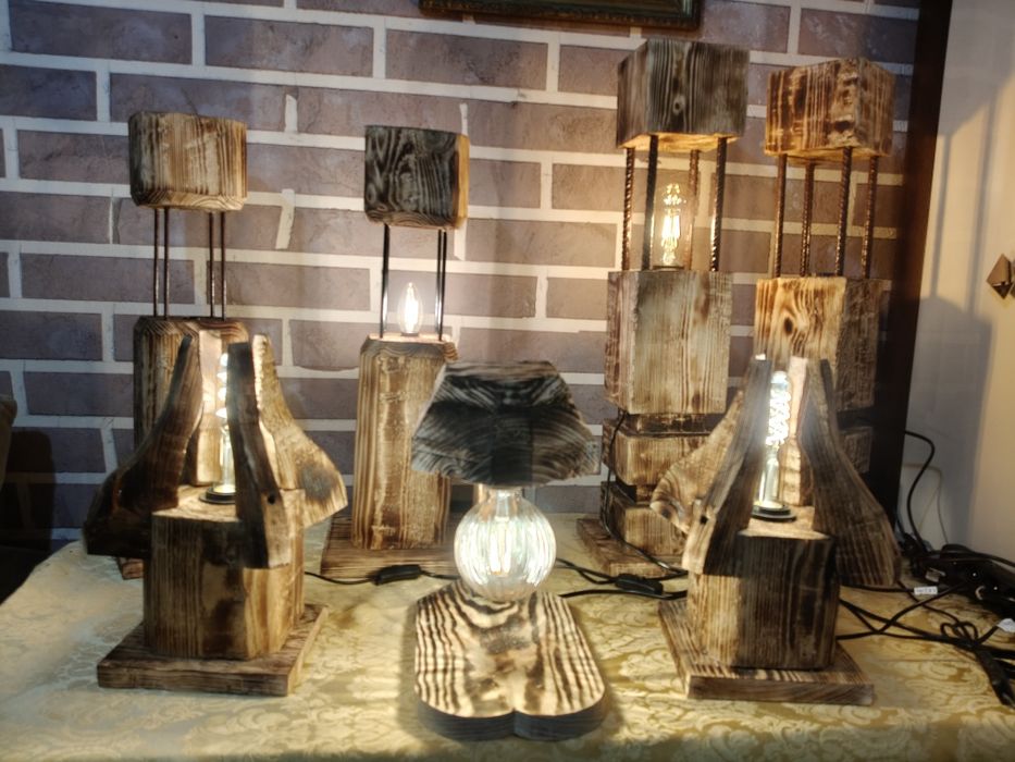 Rustykalna lampa z litego drewna – ręcznie wykonana, unikat