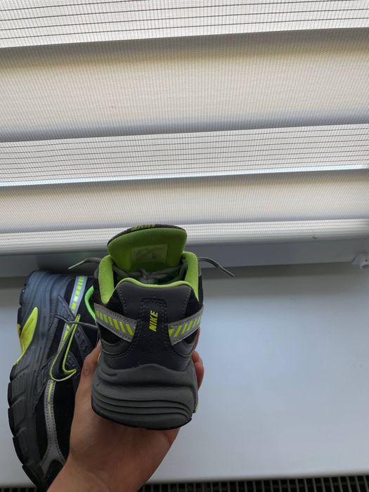 Продам кросівки Nike initiator