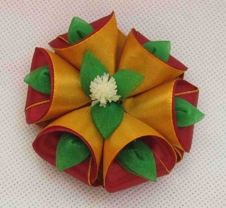 Kwiatki wstążki kanzashi