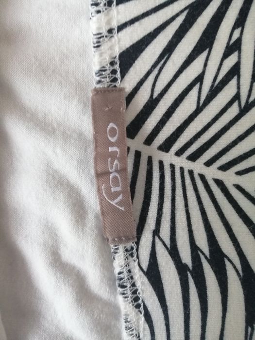 Spódnica ołówkowa przed kolano w biało czarne liście Orsey