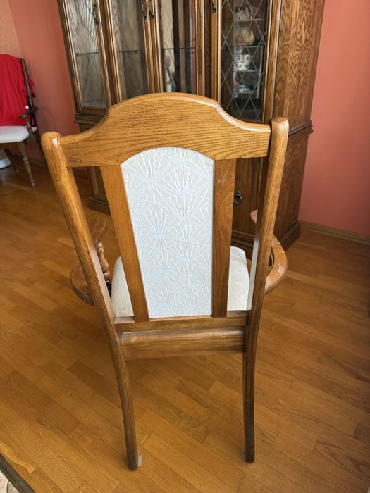 Крісла дубові в хорошому стані !