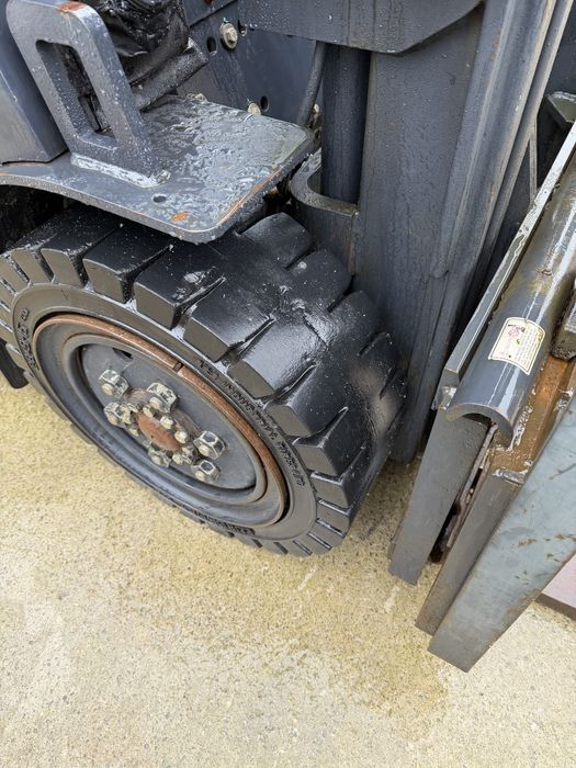 Empilhador Doosan cabinado 3 T