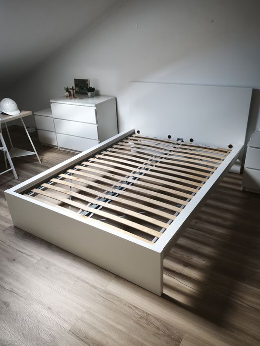 Estrutura de cama 140x200cm à venda – Bom estado, preço acessível