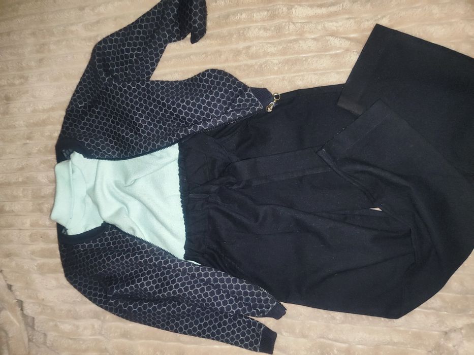 Шкільні речі для дівчинки