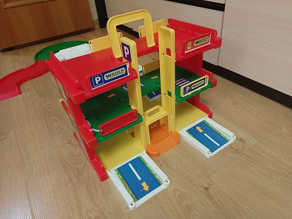 Гараж  паркінг  + трек для машинок  Вадер Wader з ліфтом + 2 машинки