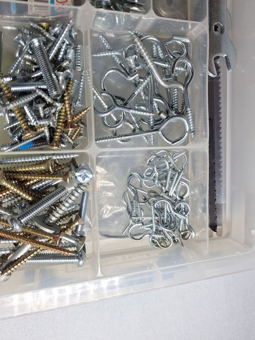 Caixa de ferramentaa de plástica com vários peças de ferragens para co