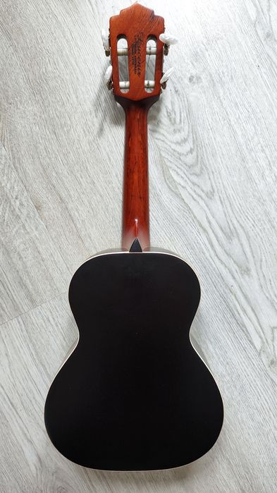 Cavaquinho brasileiro amplificado