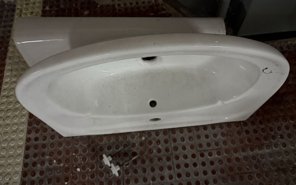 Lavatório com coluna