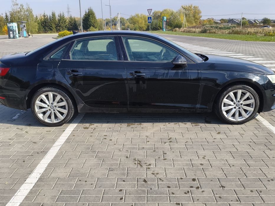 Ауді A4B9 2015 року 2.0 бензин Quatrro