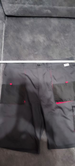 Продам рабочие шорты XL и рабочие штаны М.