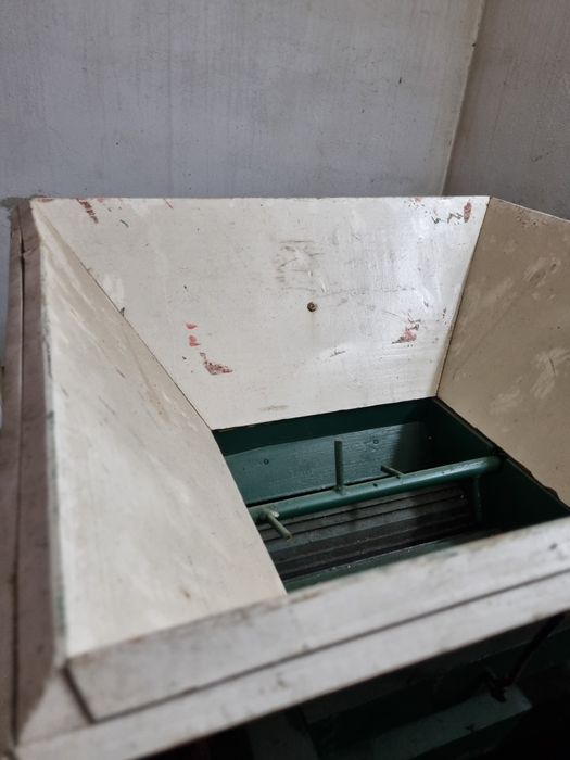 Esmagador de uvas manual