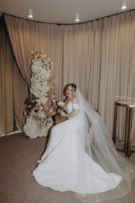 Продам весільну сукню