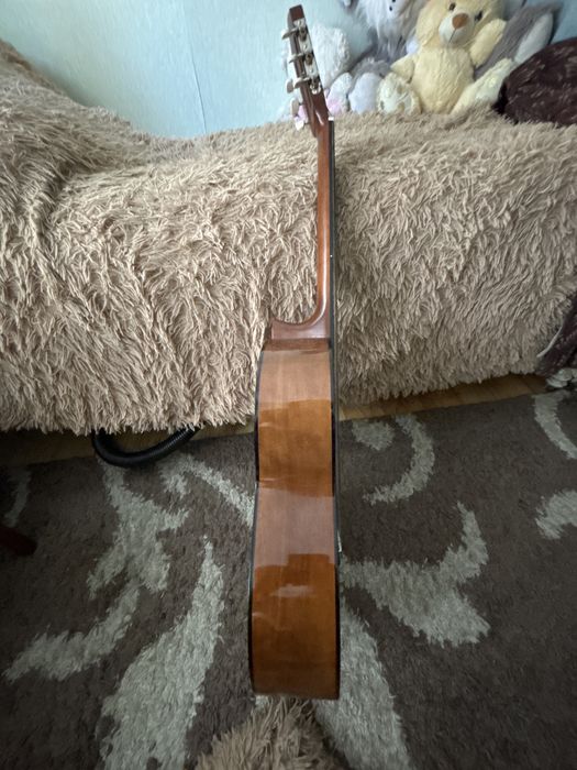 Класическая гитара c40.