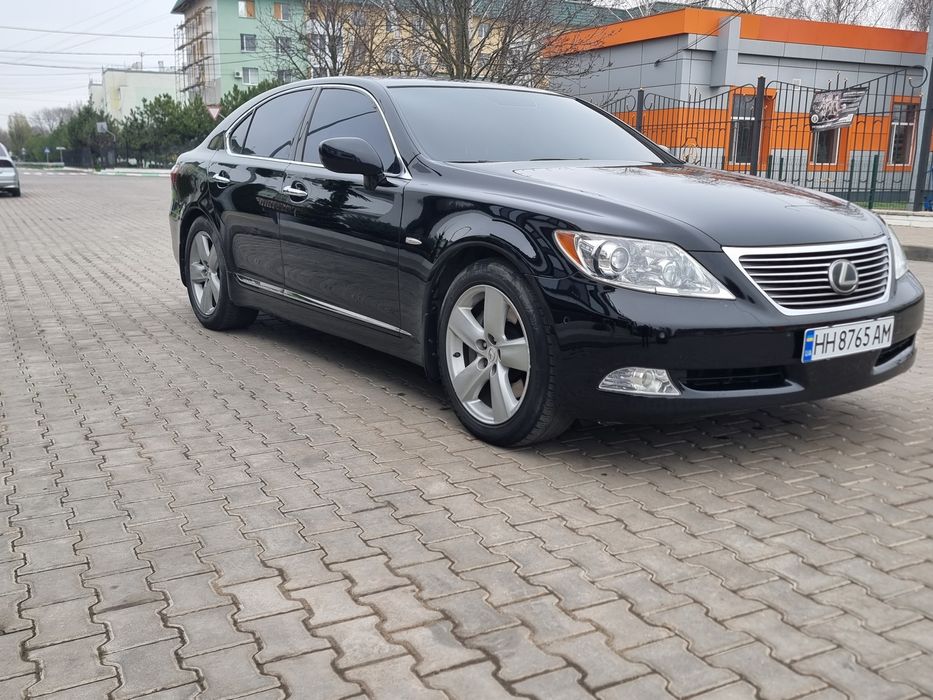 Срочно Продам  Lexus LS 460.