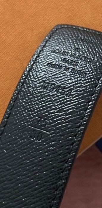 Cinto Louis Vuitton reversível/ pele