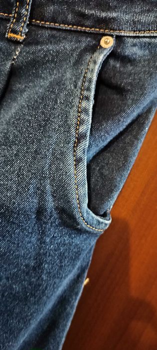 Продаю джинси -мом