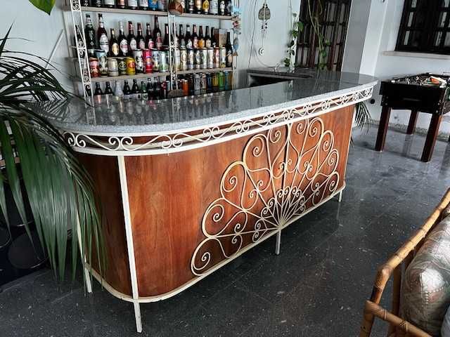 BAR em ferro forjado e granito