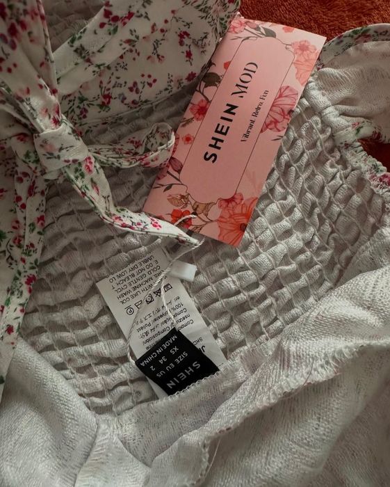 Топ новий з етикеткою