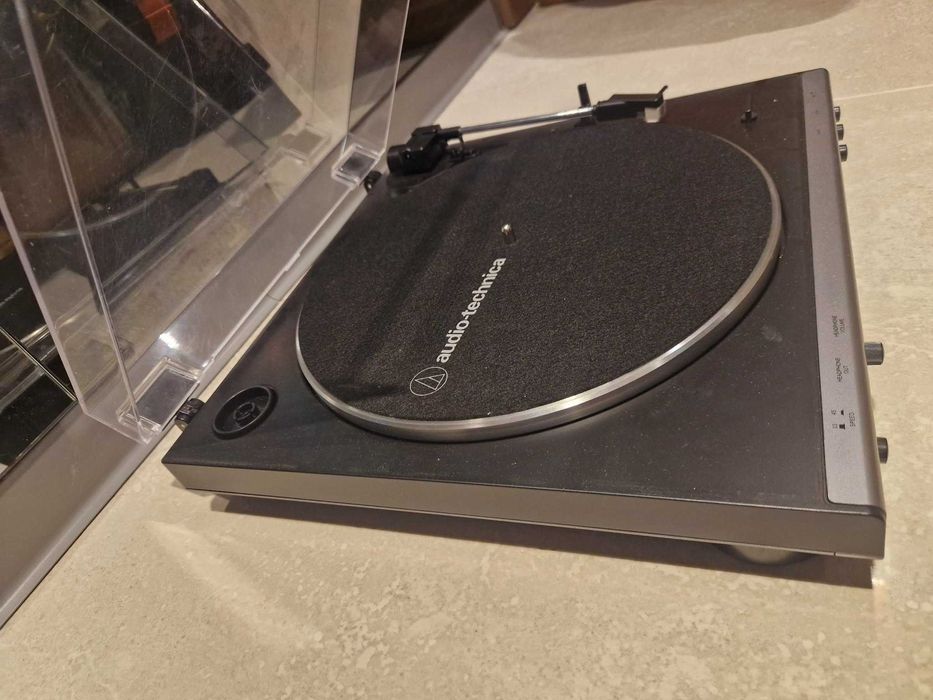 Gramofon Audio-TECHNICA AT LP60X