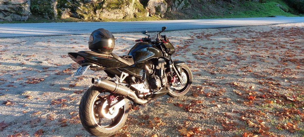 Kawasaki Z750 – Totalmente Renovada e Personalizada com Extras