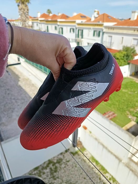 Chuteiras New Balance Tekela V3 Magique FG –37.5 Sem Atacadores