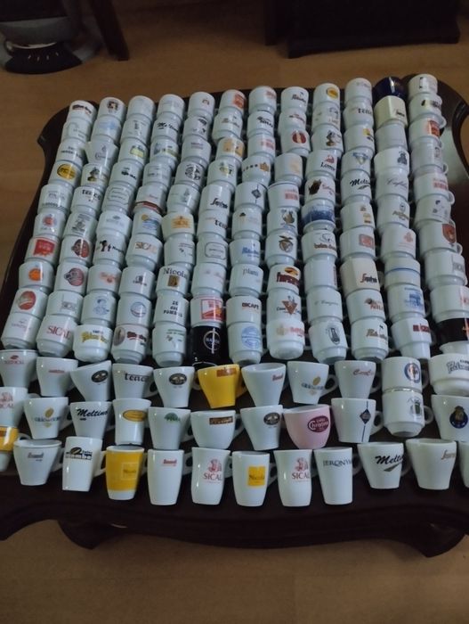 Chávenas de café para colecionadores sem pires