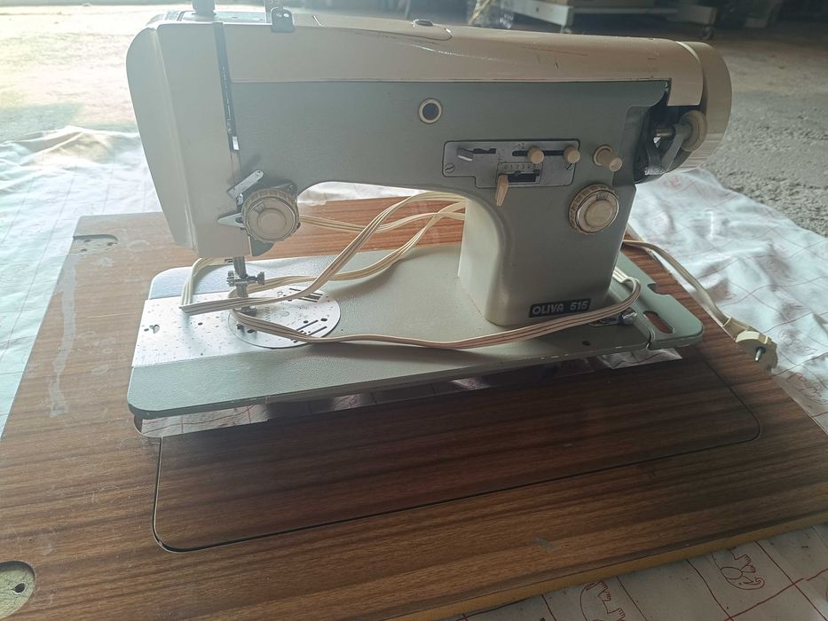 Máquina de costurar - Oliva 515