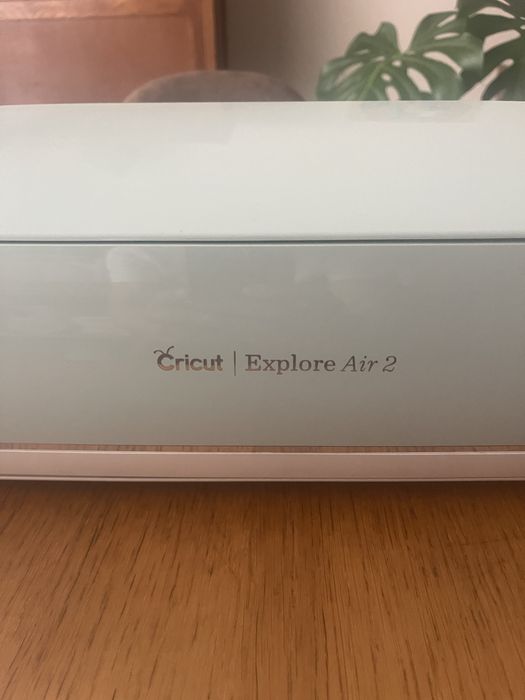 máquina de corte eletrónica Cricut Explore Air 2 em excelente estado de conservação e totalmente funcional