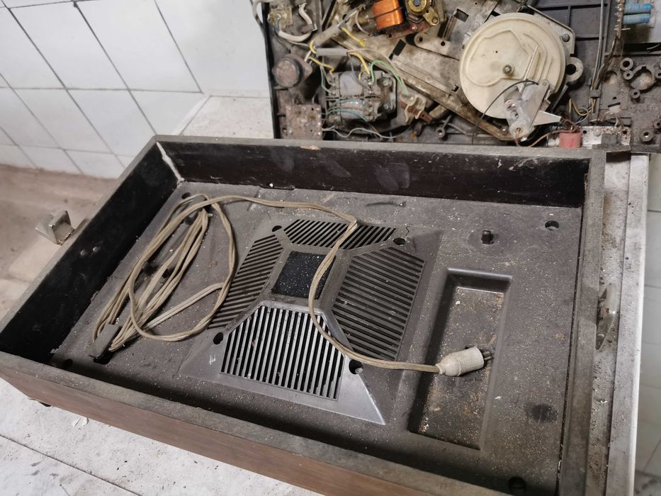 Gira-discos Philips 328 em mau estado