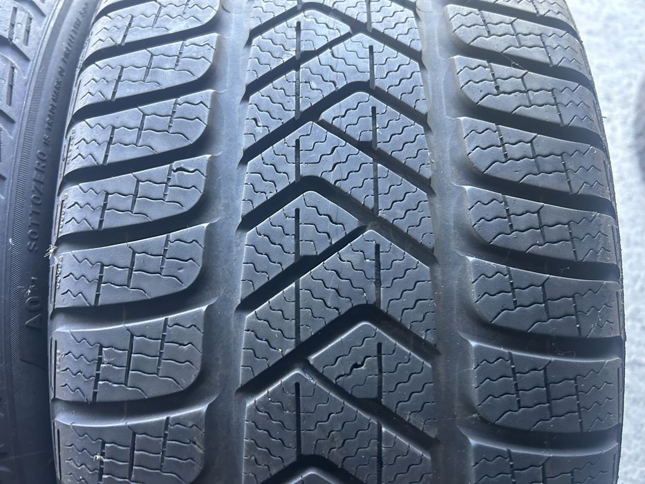 Opony zimowe 245/40R18 x4 szt pierlli 22r