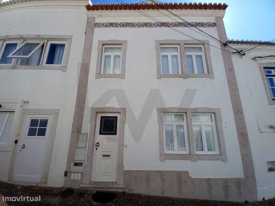Moradia T4 com 171m2. Central e junto à Praia. Ericeira-Mafra