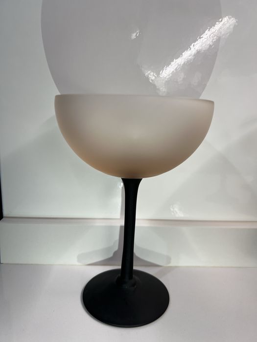 Conjunto de sopos de vidro fosco com pé preto invulgares