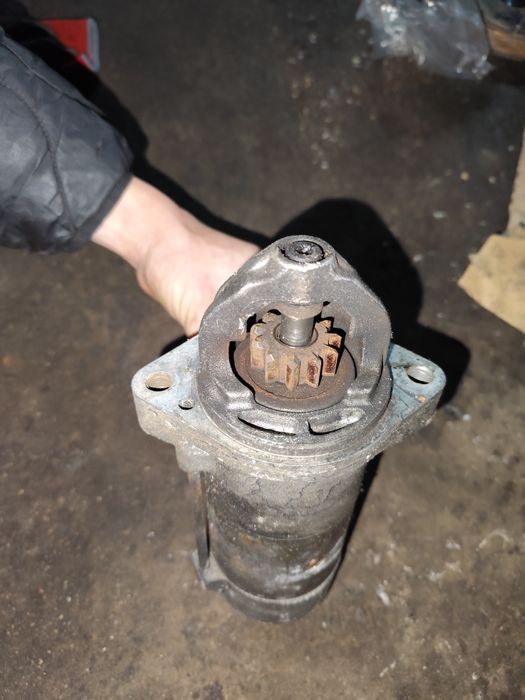 BMW E61 E60 530D rozrusznik automat