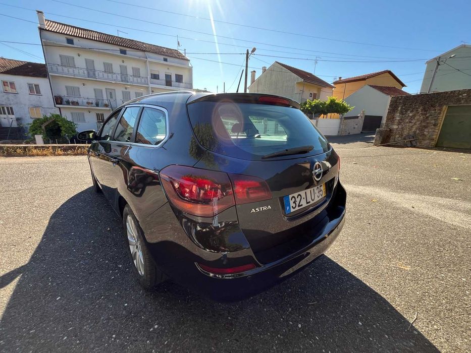Opel Astra Sports Tourer 1.7 CDTI 125cv - Familiar - 240mil