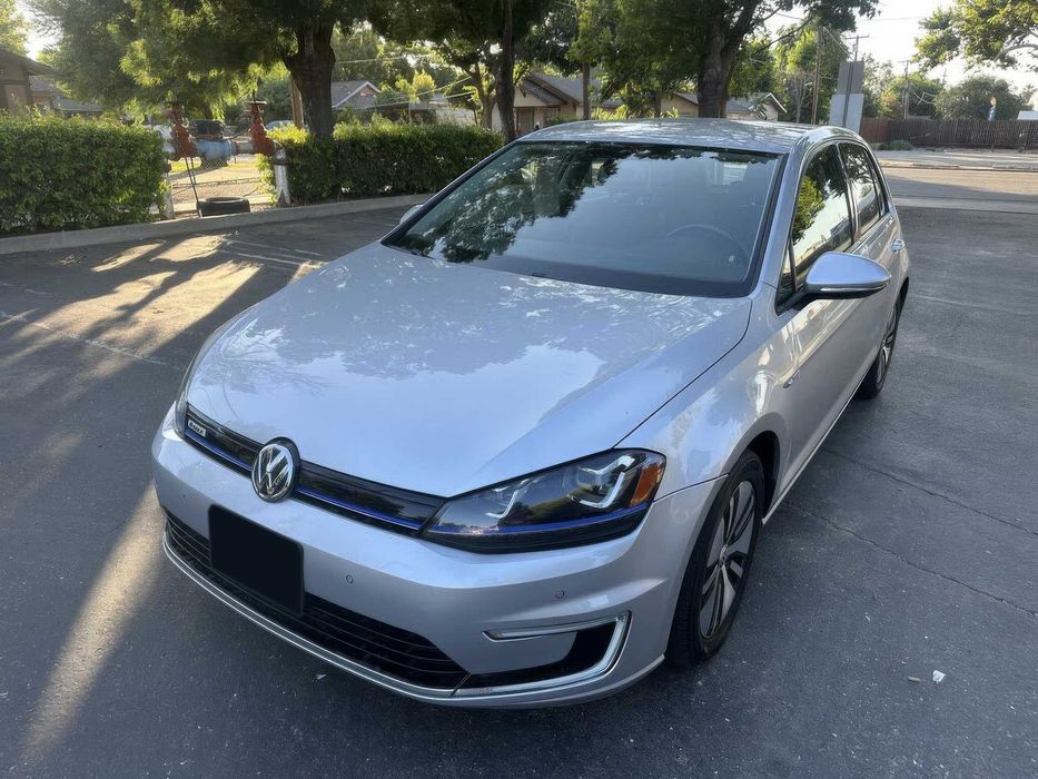 Volkswagen E-Golf      2016