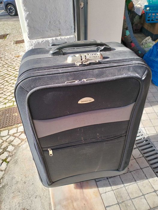 Mala Trolley com bússola e código em muito bom estado