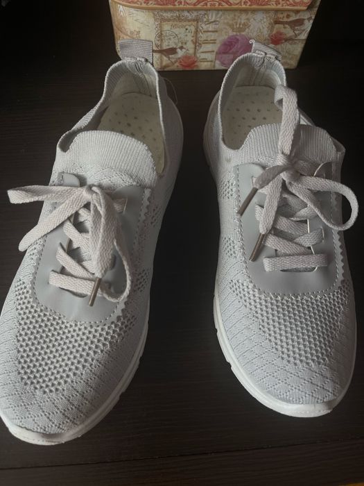 Текстильні кросівки