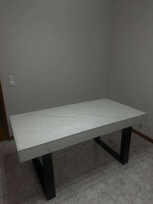 Vendo mesa de jantar NOVA