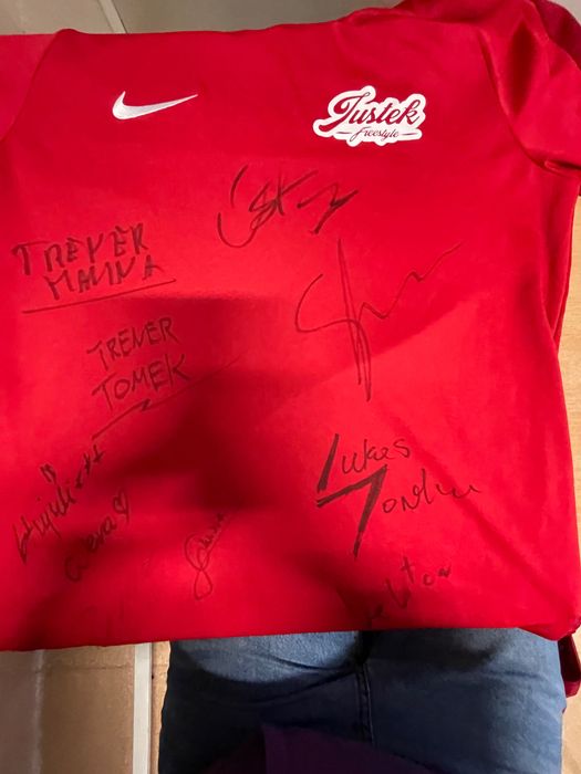 Koszulka z obozu czajnika z autografami