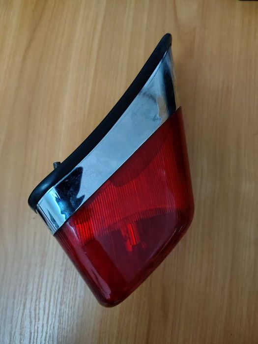 Задній великий ліхтар на мотоцикл.