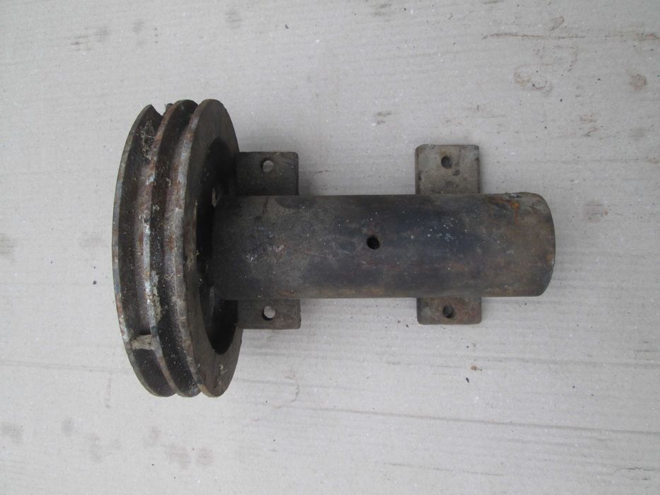 Подвійний корпус підшипника з валом  і шківом