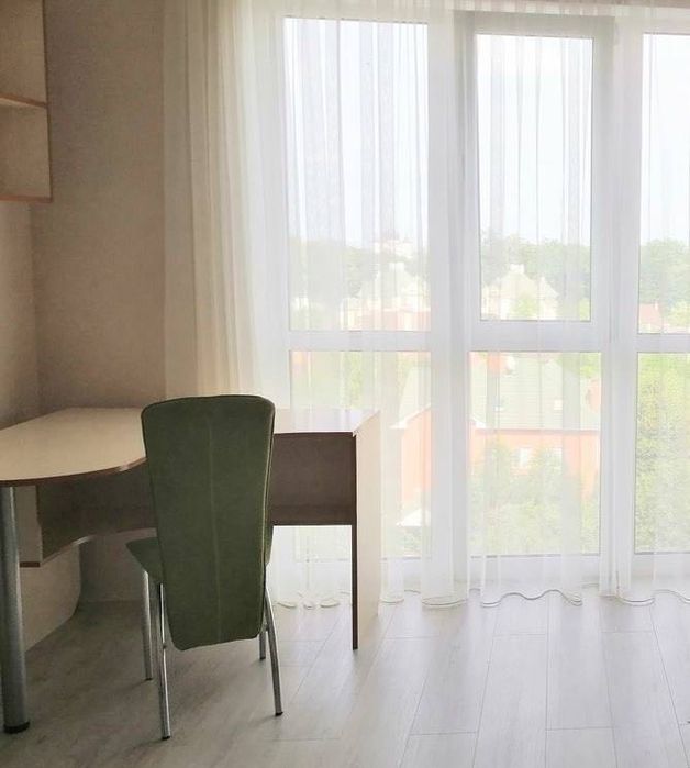 Стіл письмовий кутовий в гарному стані