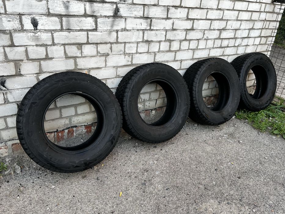 Bridgestone Blizzak DM-V2 265/65R17