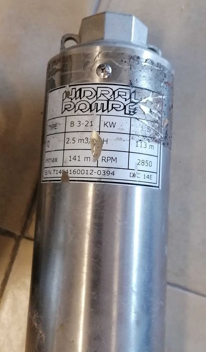 Bomba de furo de agua, usada, com problema