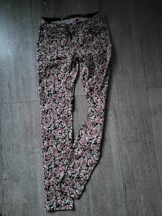 Spodnie w kwiaty rozmiar XS
