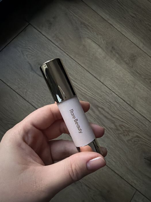 Bronzer kremowy w sticku Rare Beauty power boost