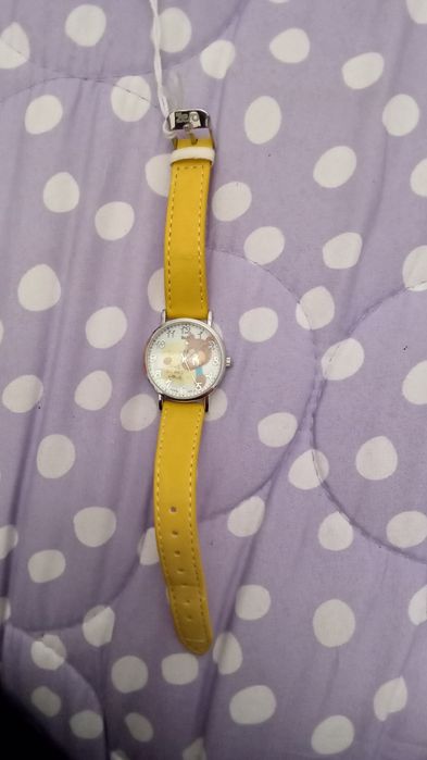 Relógio amarelo senhora